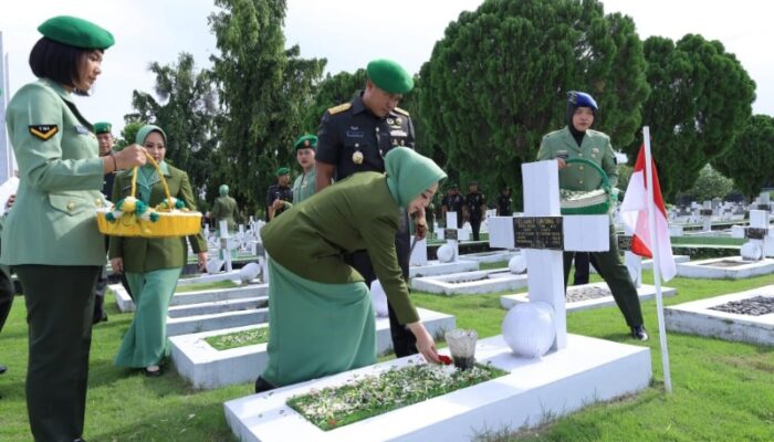 Pangdam I/BB Pimpin Ziarah Dan Tabur Bunga Di TMP Bukit Barisan