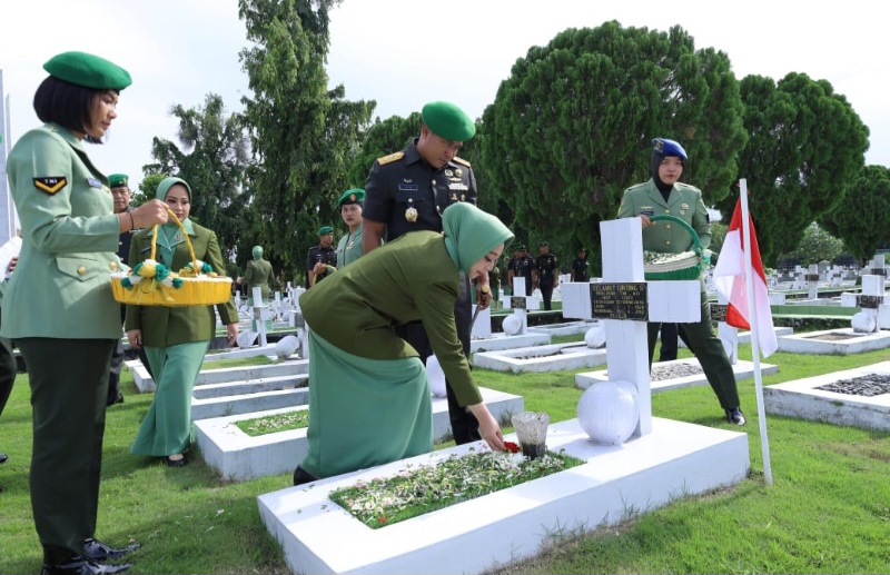 Pangdam I/BB Pimpin Ziarah Dan Tabur Bunga Di TMP Bukit Barisan