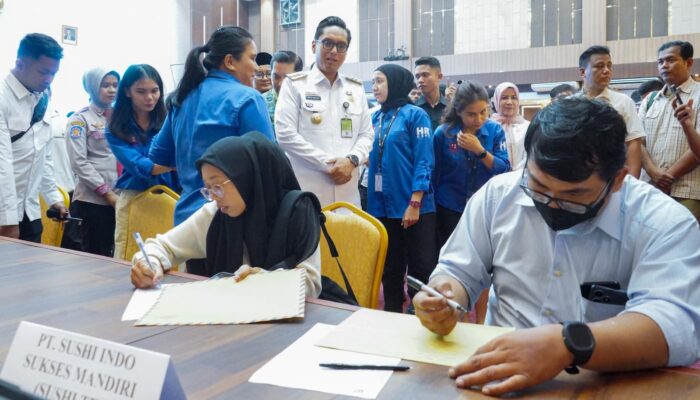 Rico Waas Tinjau Job Fair, 56 Perusahaan Buka 2.149 Lowongan Dengan 203 Jabatan