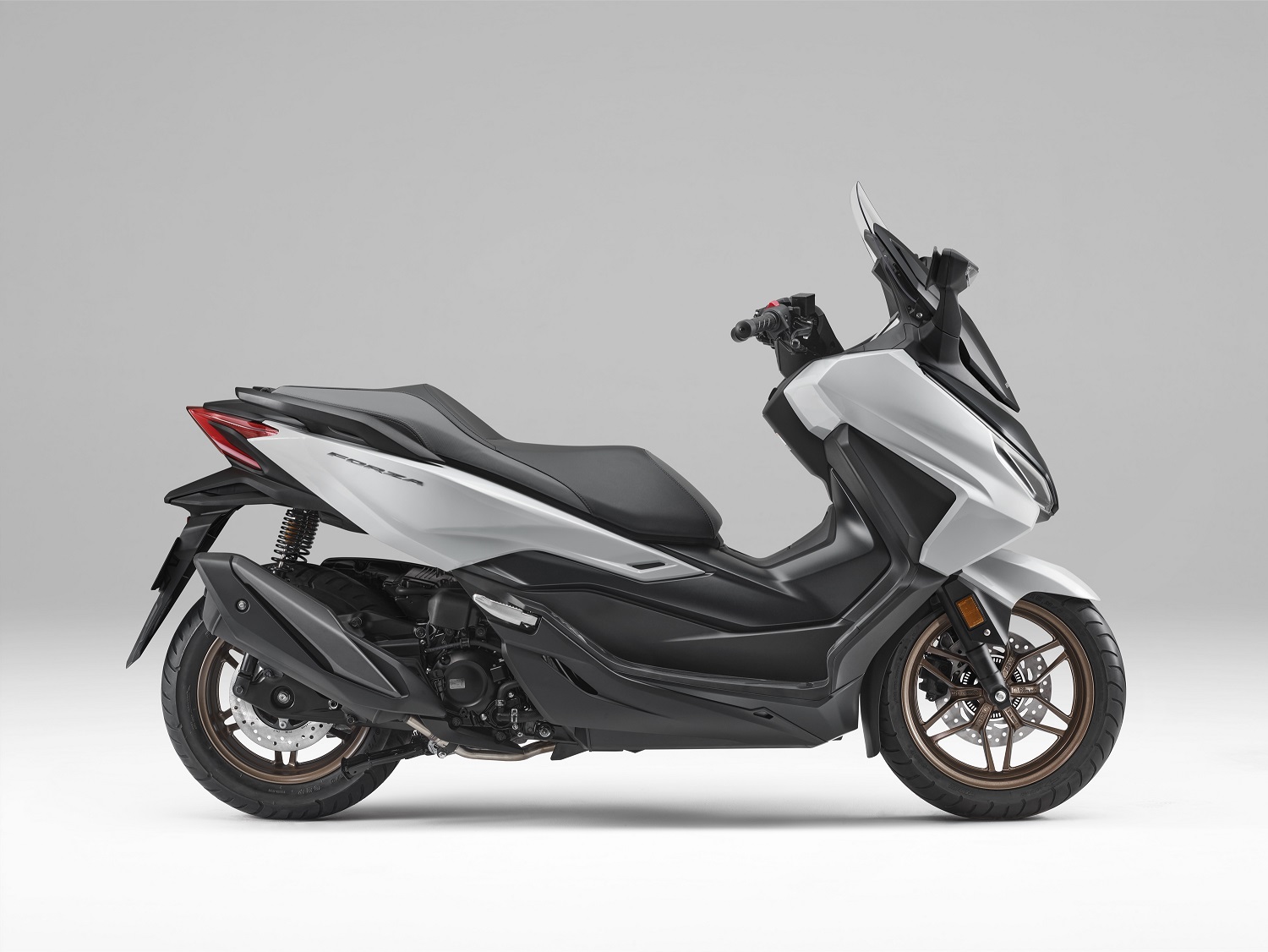 Honda Forza Tampil Semakin Berkelas
