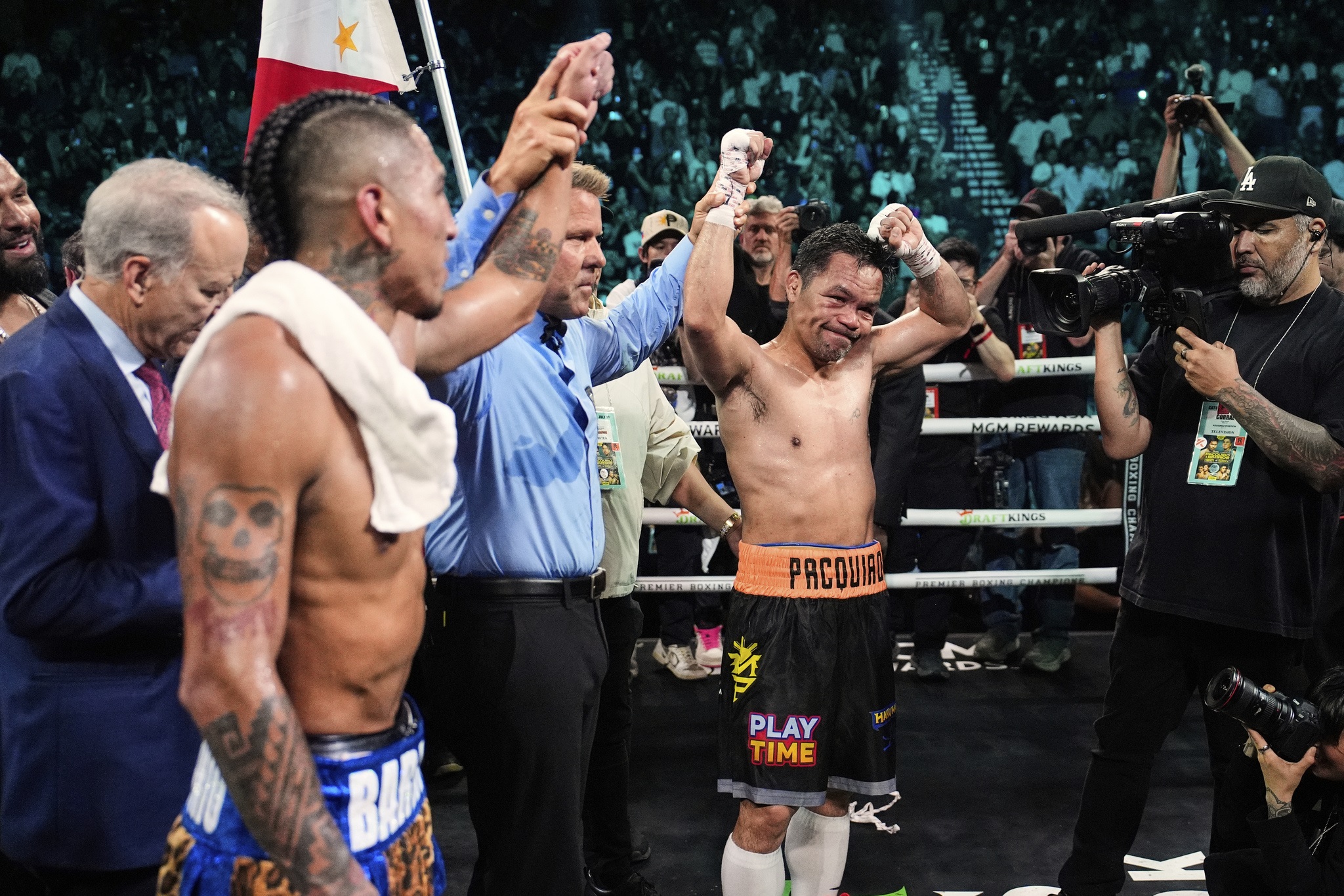 Manny Pacquiao Imbang Lawan Barrios 12 Ronde