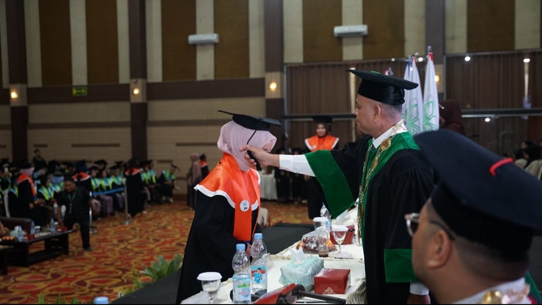 INSAN Binjai Wisuda 425 Mahasiswa, Rektor Pesan Antisipasi Era AI
