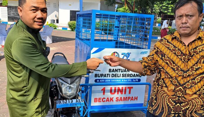 Pemkab Deliserdang Serahkan Bantuan Becak Sampah Ke Kecamatan Percut Sei Tuan