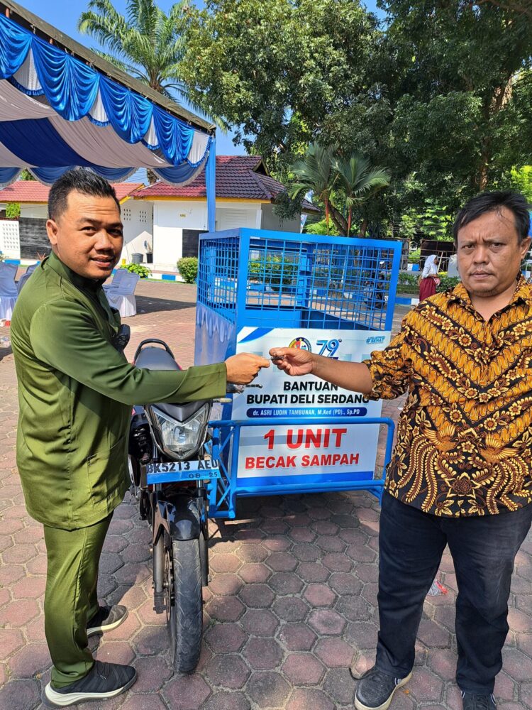 Pemkab Deliserdang Serahkan Bantuan Becak Sampah Ke Kecamatan Percut Sei Tuan
