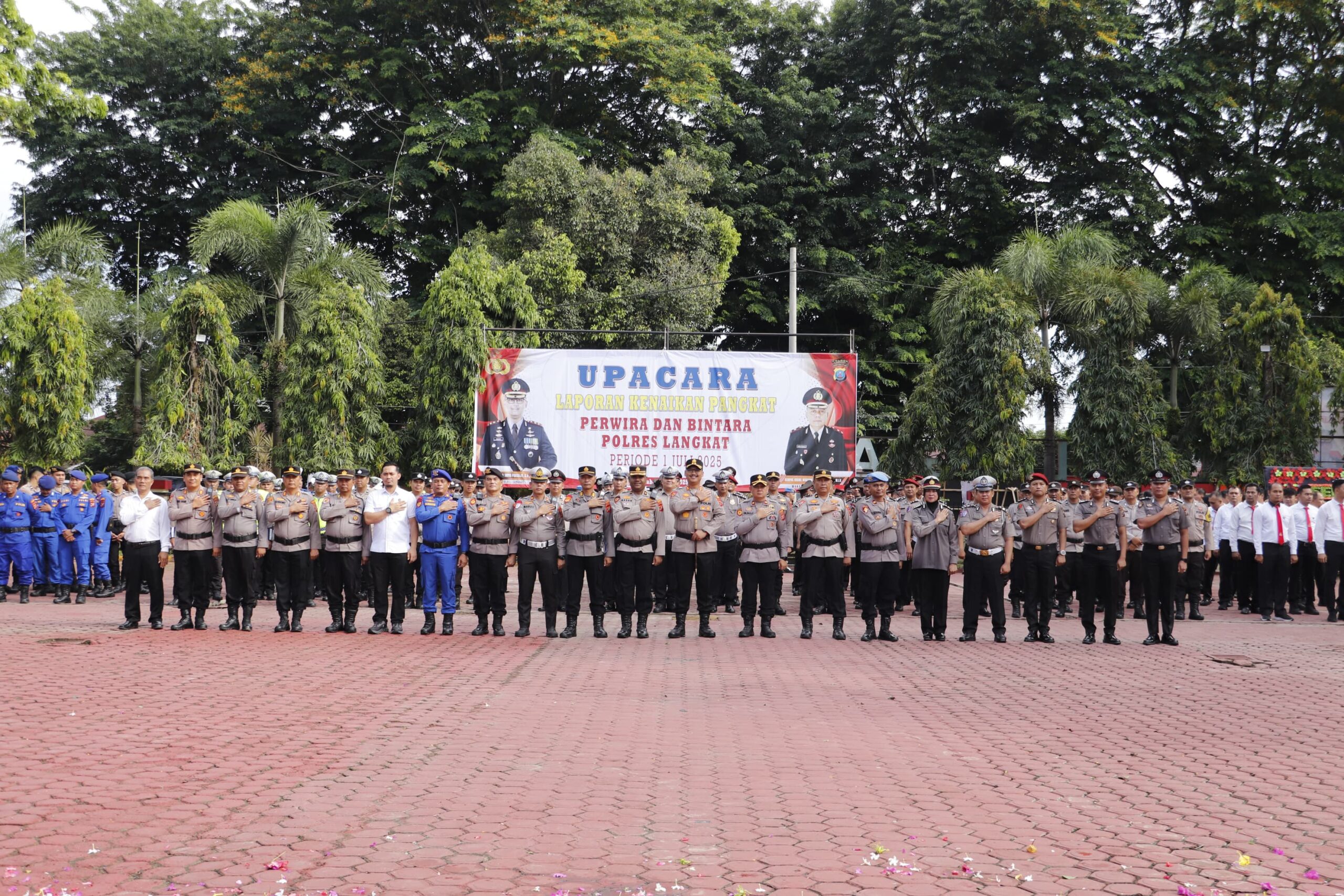 69 Personel Polres Langkat Naik Pangkat