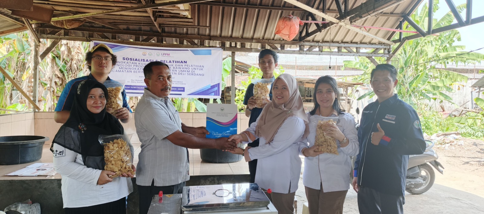 Unimed Tingkatkan Produksi UMKM Kerupuk Bawang