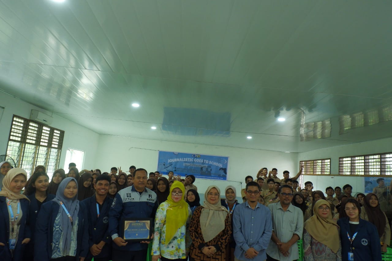 Dosen UMA Beri Pelatihan Jurnalisme Era New Media Kepada Siswa SMA Negeri 13 Medan