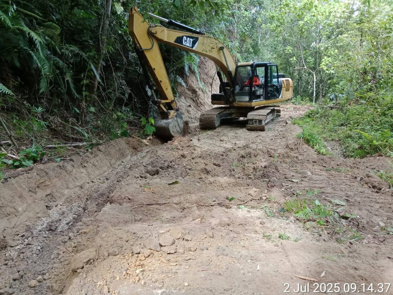 Bupati Respon Laporan Kades, Jalan Longsor Tertangani