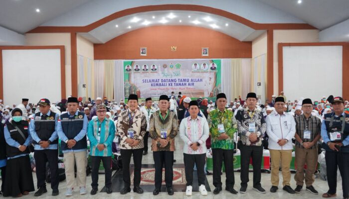 Tiba Satu Jam Lebih Awal, Jamaah Haji Kloter 18 Disambut Kumandang Azan Subuh