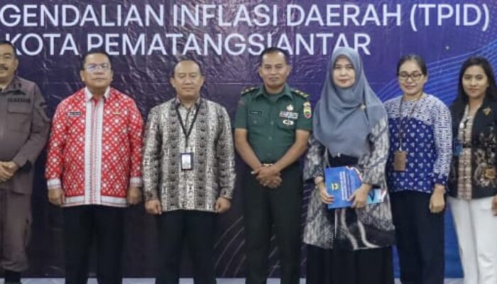 Wali Kota Serahkan Piagam Penghargaan KPw BI P.Siantar