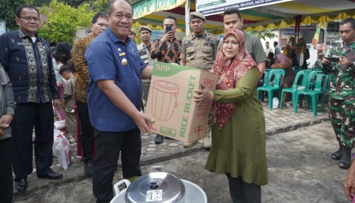 Bangun Ekonomi Masyarakat, Bupati Asahan Salurkan Bantuan