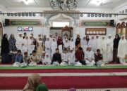 Ibu-ibu Perwiritan Masjid Ikhwaniah Santuni Anak Yatim