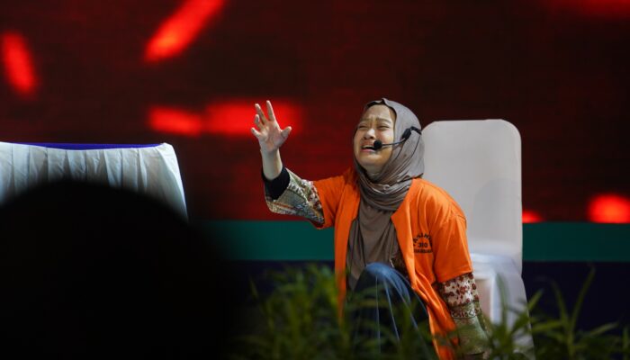 Terharu Penampilan Monolog ‘Ibu’, Rektor UMSU Beri Mutiara Beasiswa