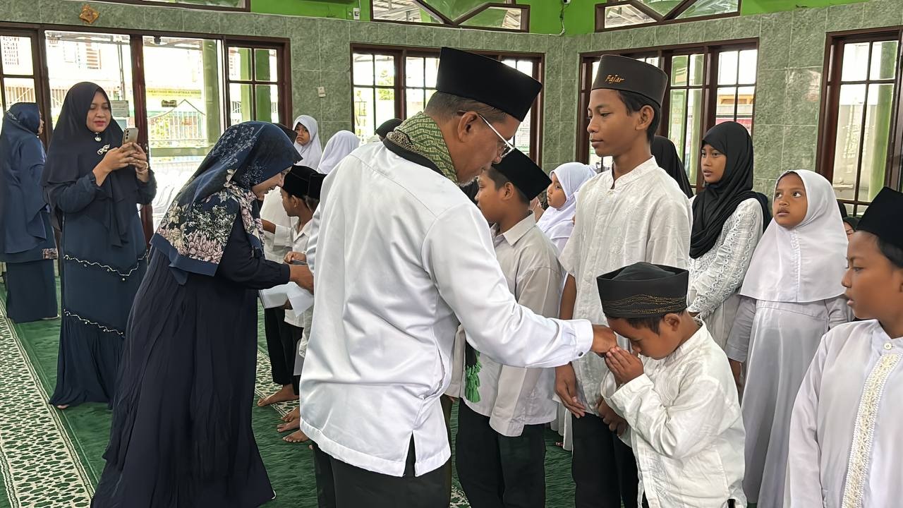 Ahmad Darwis Gelar Khitan Gratis Dan Santuni Anak Yatim