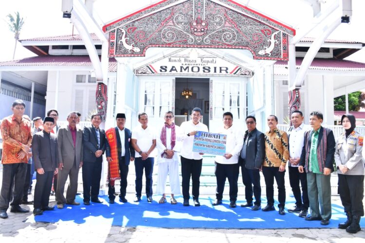 Gubsu Serahkan Aset Rumdis Ke Pemkab Samosir