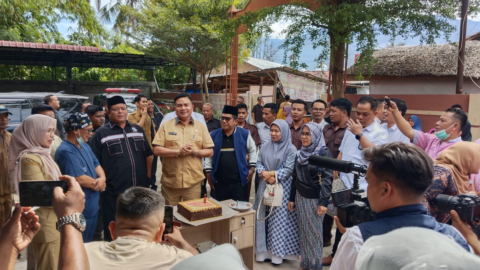 Salim Fakhry Dan Muslim Ayub Beri Kejutan Hari Jadi Ke-4 RSIA Keluarga Desa 