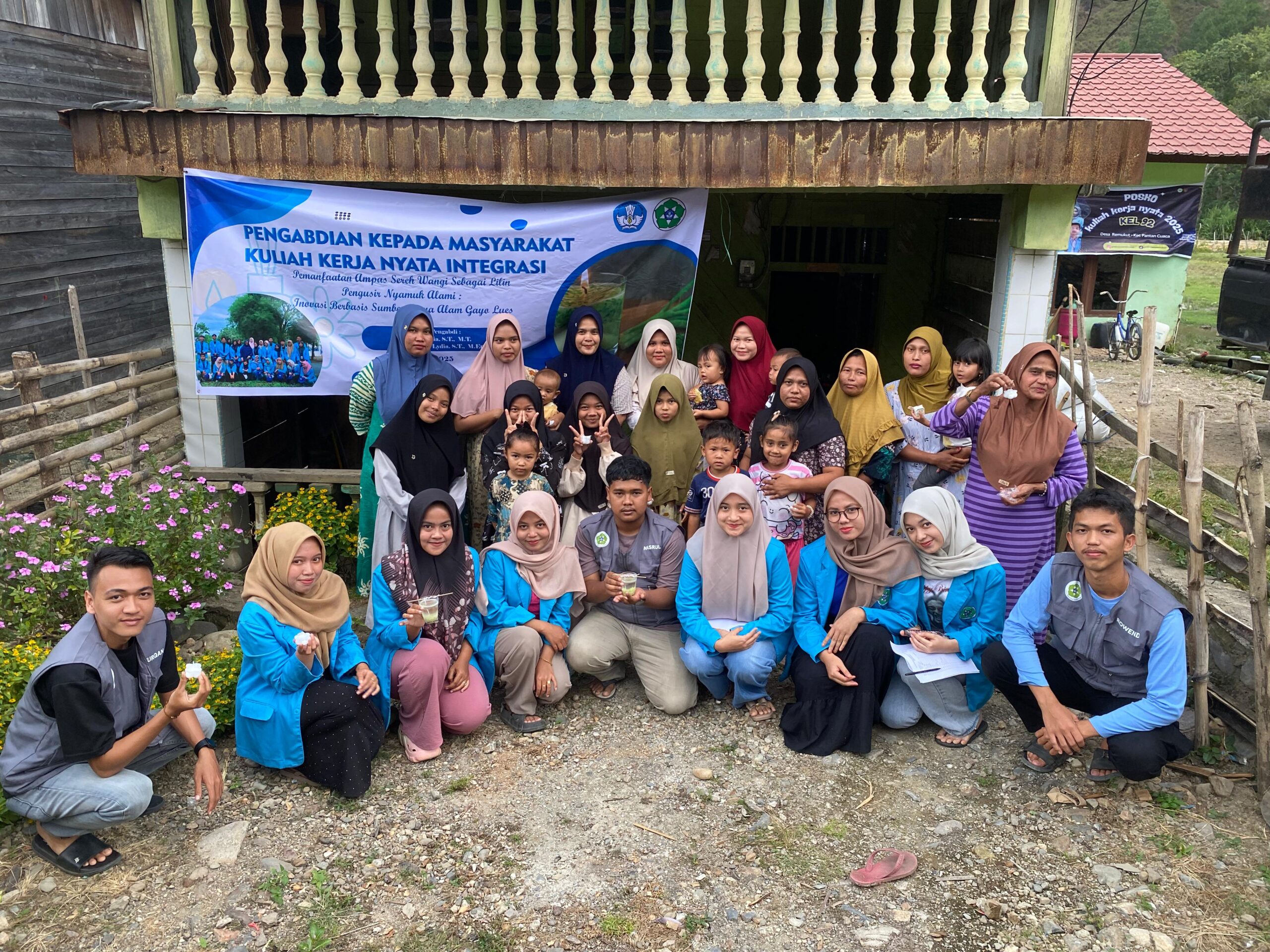 Dosen Dan Mahasiswa Unsam Kembangkan Serenella, Lilin Pengusir Nyamuk Dari Ampas Sereh Wangi
