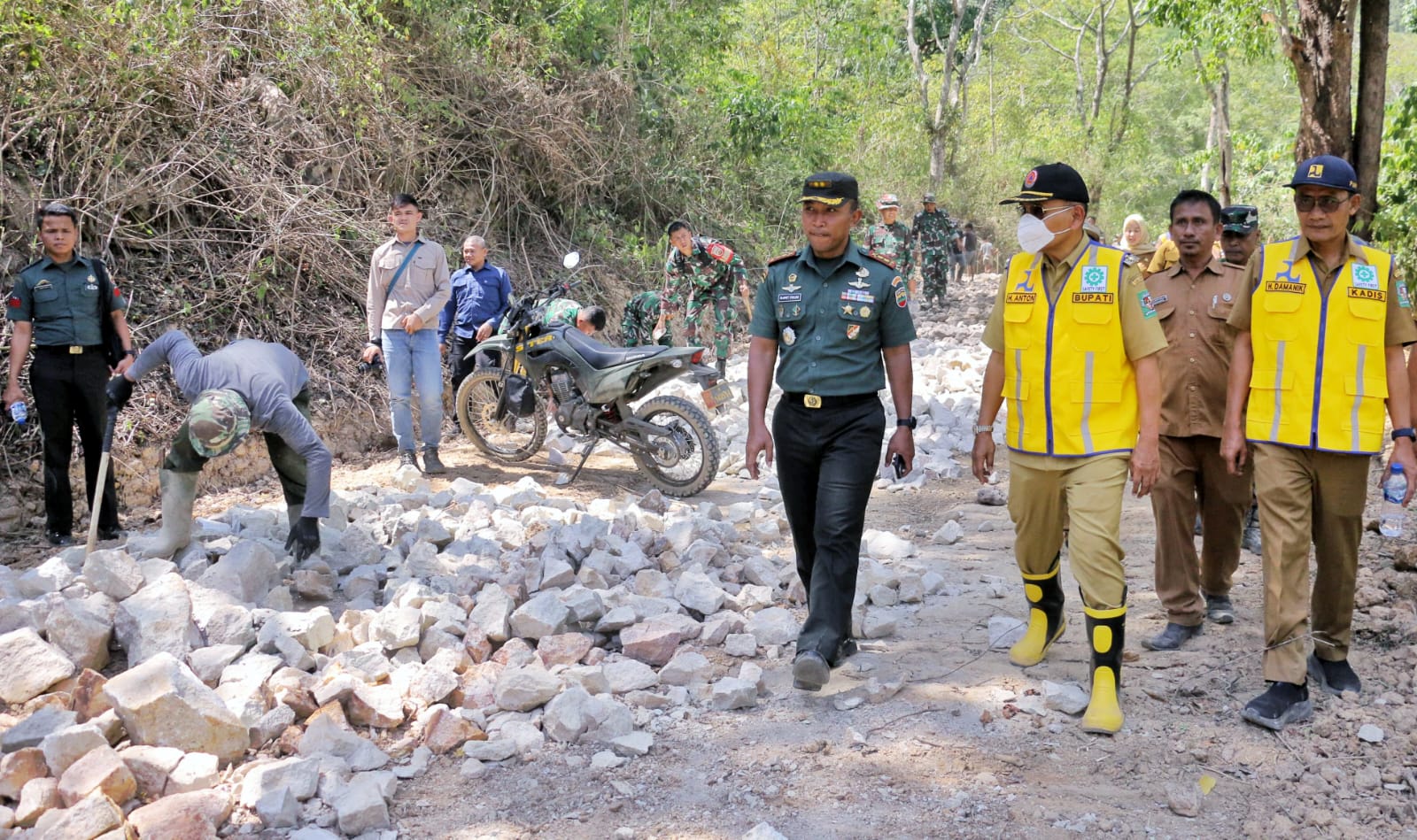 Karya Bhakti TNI Bangun Jalan 6,5 Km Di Sipolha, Simalungun