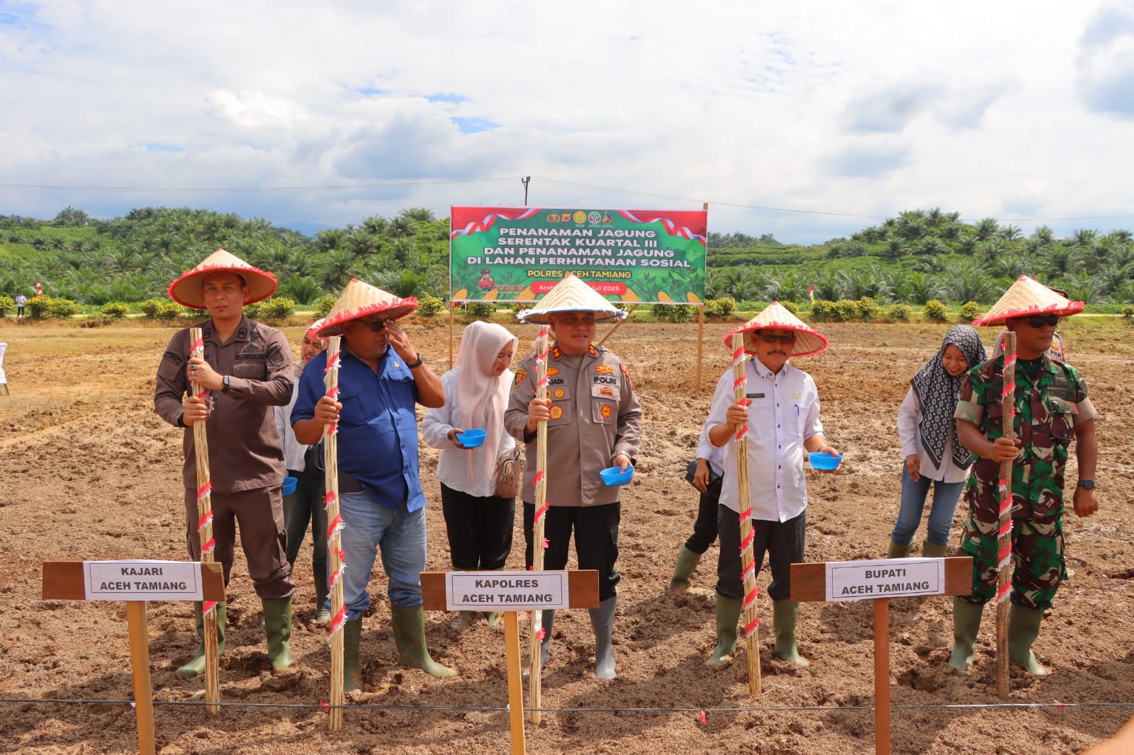 Polres Aceh Tamiang Tanam Jagung Serentak Di Lahan Perhutanan Sosial