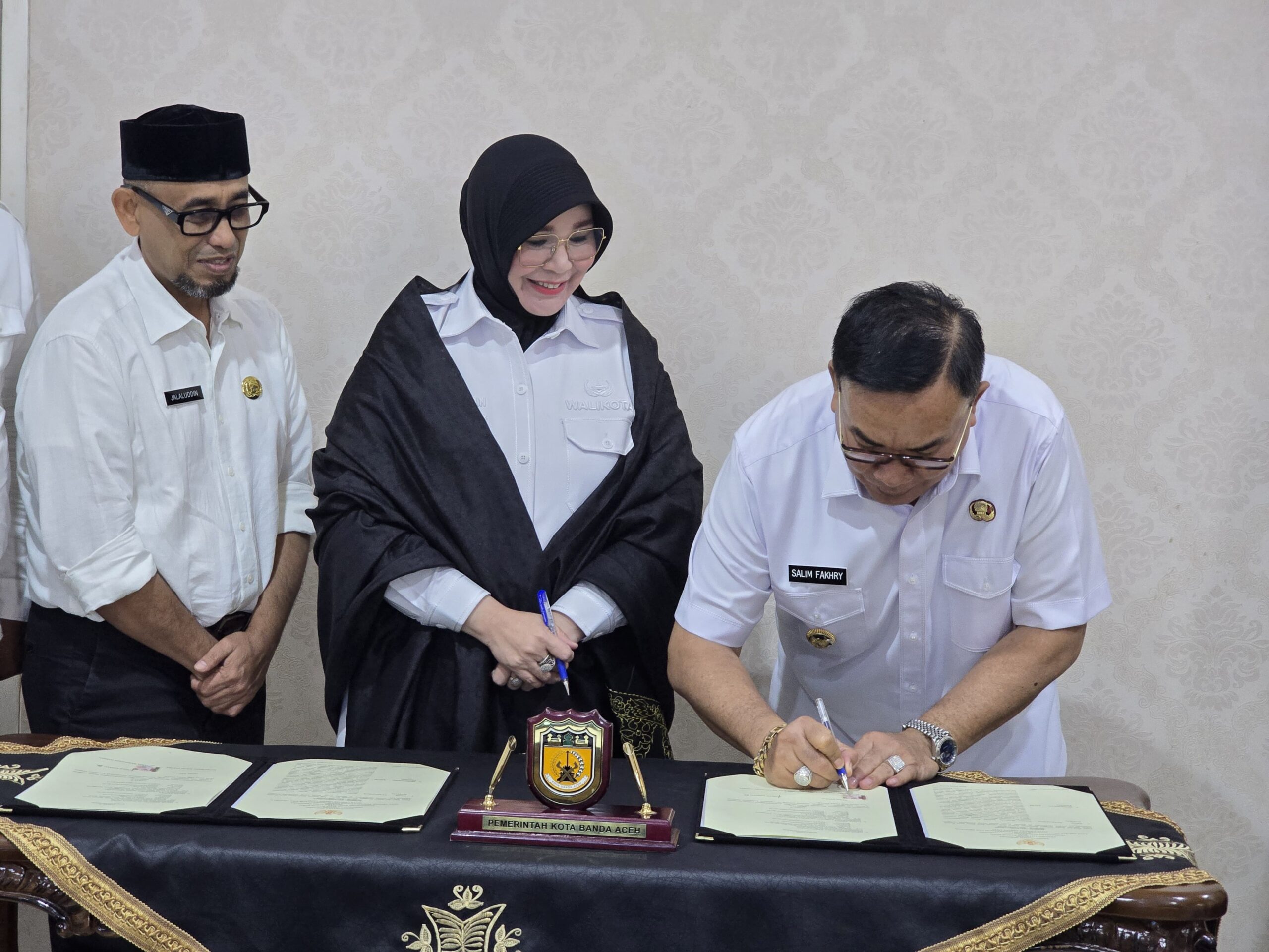 Bupati Agara Teken Komitmen Program Smart City Dan Good Governance