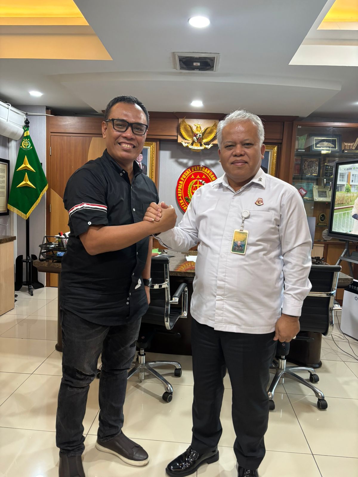 Silaturahmi Wakil Ketua DPRD Deliserdang Dengan Kapuspenkum Diskusi Edukasi Hukum