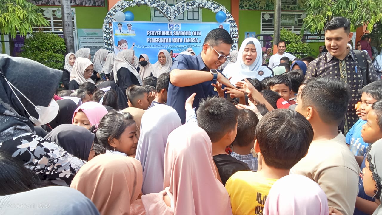 Jeffry Santana Diserbu Siswa SDN 5 Langsa Dan Emak-emak