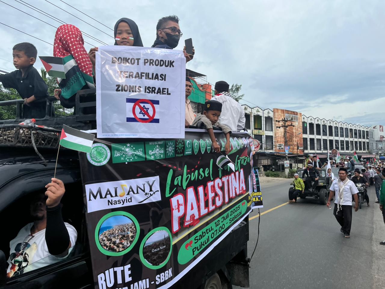 Ribuan Warga Labusel Turun Ke Jalan Bela Palestina