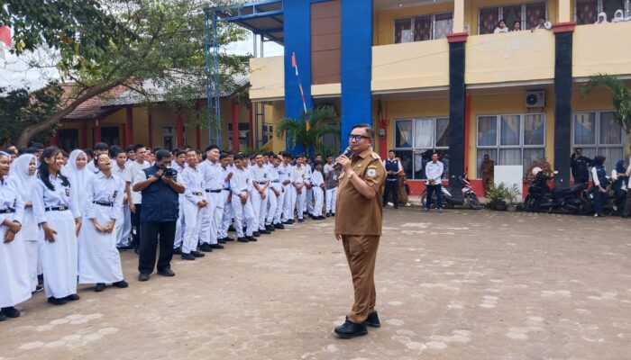 Hari Pertama Sekolah, Bupati Agara Tinjau Pelaksanaan MPLS