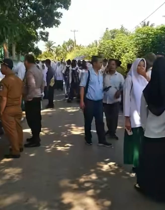 Pintu Gerbang SMPN 2 Galang Disegel, Murid Al Washliyah Telantar