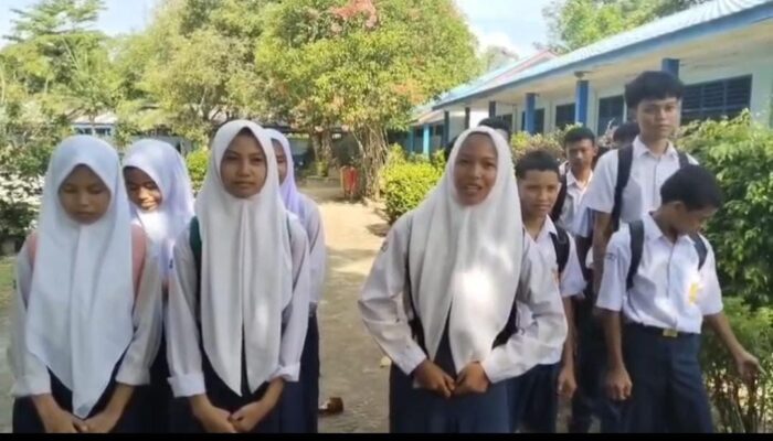 Ratusan Siswa SMP Negeri 2 Galang Minta Ketua DPRD Deliserdang Tidak Pilih Kasih