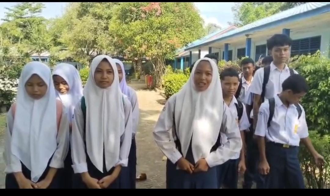 Ratusan Siswa SMP Negeri 2 Galang Minta Ketua DPRD Deliserdang Tidak Pilih Kasih