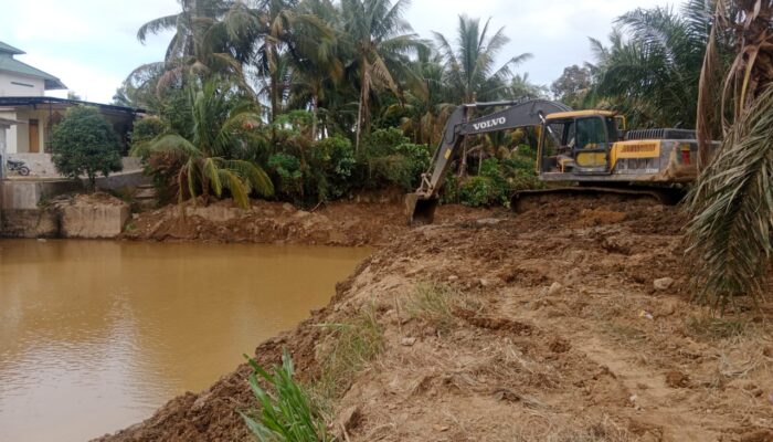 Pemkab Palas Normalisasi Saluran Irigasi Antisipasi Kekeringan