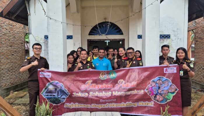 Kejari Madina Salurkan Bantuan Semen Untuk Pembangunan Gereja HKI Janji Matogu