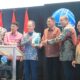 Otoritas Jasa Keuangan (OJK) secara resmi meluncurkan buku “Mengenal dan Memahami Perdagangan Karbon bagi Sektor Jasa Keuangan” sebagai bagian dari upaya strategis memperkuat peran sektor jasa keuangan dalam mendukung agenda transisi menuju ekonomi hijau dan pembangunan rendah karbon.