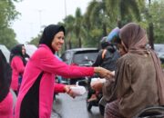 Bhayangkari Polresta Banda Aceh Bagikan Bubur Asyura Di Bulan Muharram