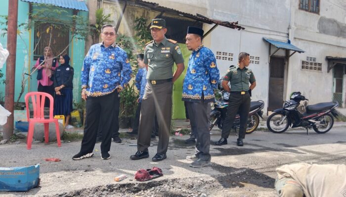 Perbaikan Jalan Rusak Depan Indomaret Kutacane Dimulai