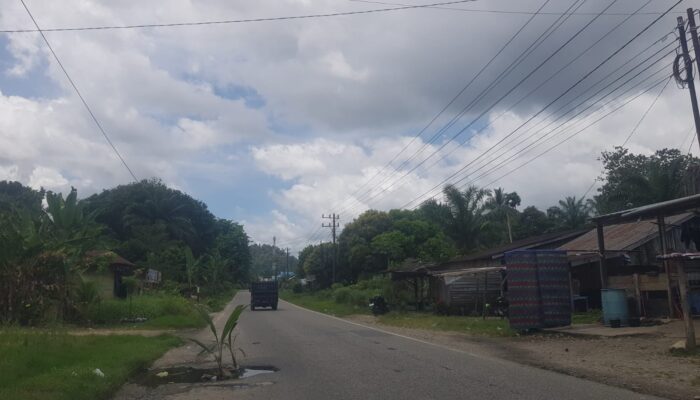 Gerak Cepat Perbaiki Jalan Rusak, Titik Lain Tak Tersentuh