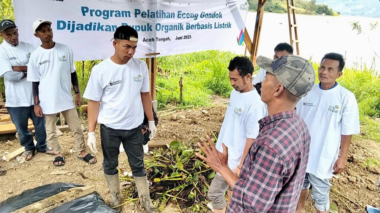 PLN UIP SBU Gelar Pelatihan Pupuk Organik Berbasis Eceng Gondok