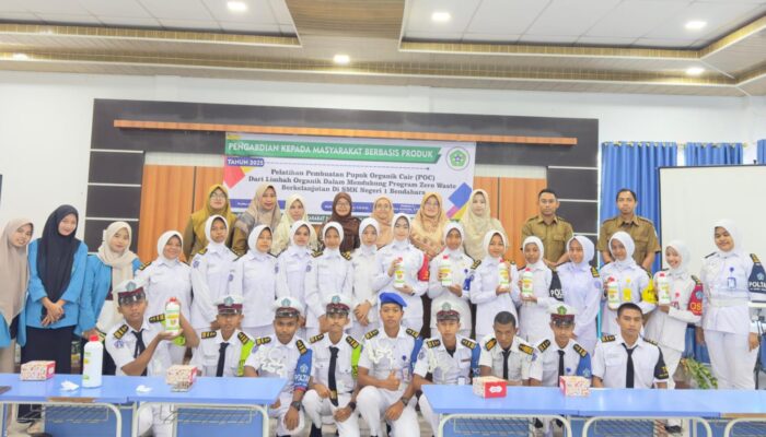Tim PKM Unsam Langsa Beri Pelatihan Pembuatan Pupuk Organik Cair Dari Limbah Organik