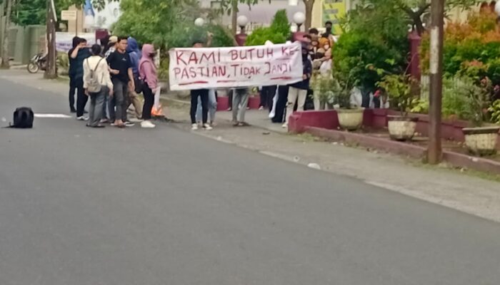 Mahasiswa UDA ‘Ngamuk’, Duduki Biro Rektor