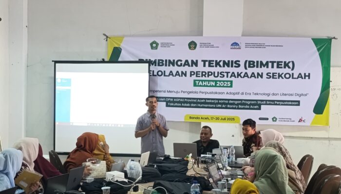 Pengelola Pustaka Sekolah Dilatih Otomasi Berbasis SLiMS