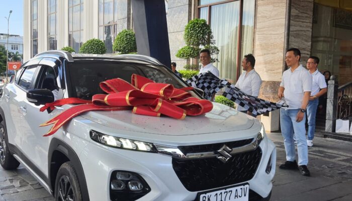 SIS Dan Trans Sumatra Andalan Serahkan20 Unit Perdana Suzuki Fronx Ke Konsumen