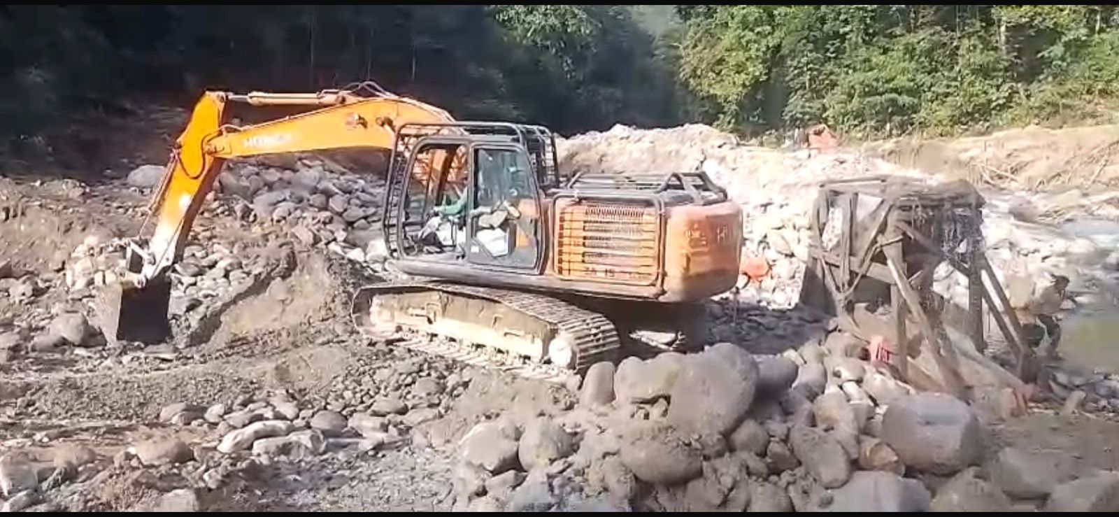 Oknum Aparat Diduga Backup PETI TNBG Kotanopan