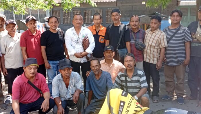 Ketum Pena Bersatu Serahkan SK Ketua DPW Sumut Pena Becak Motor Bersatu