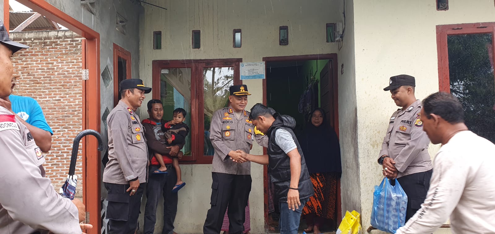 Kapolres Sabang Salurkan Bantuan Warga Terdampak Cuaca Ekstrem