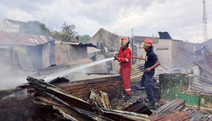 Belasan Keluarga Kehilangan Tempat Tinggal Akibat Kebakaran Di Dewantara