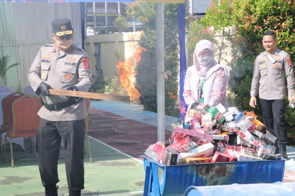 Kapolda Aceh Hadiri Pemusnahan Rokok Ilegal Senilai Rp365 Juta Lebih