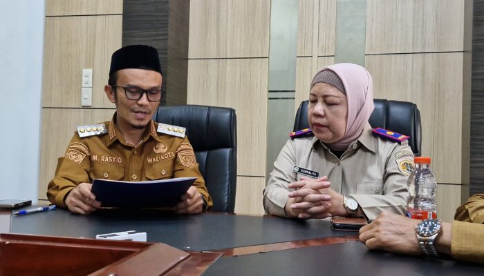 Wali Kota Subulussalam Terima Sertifikat Tanah SR