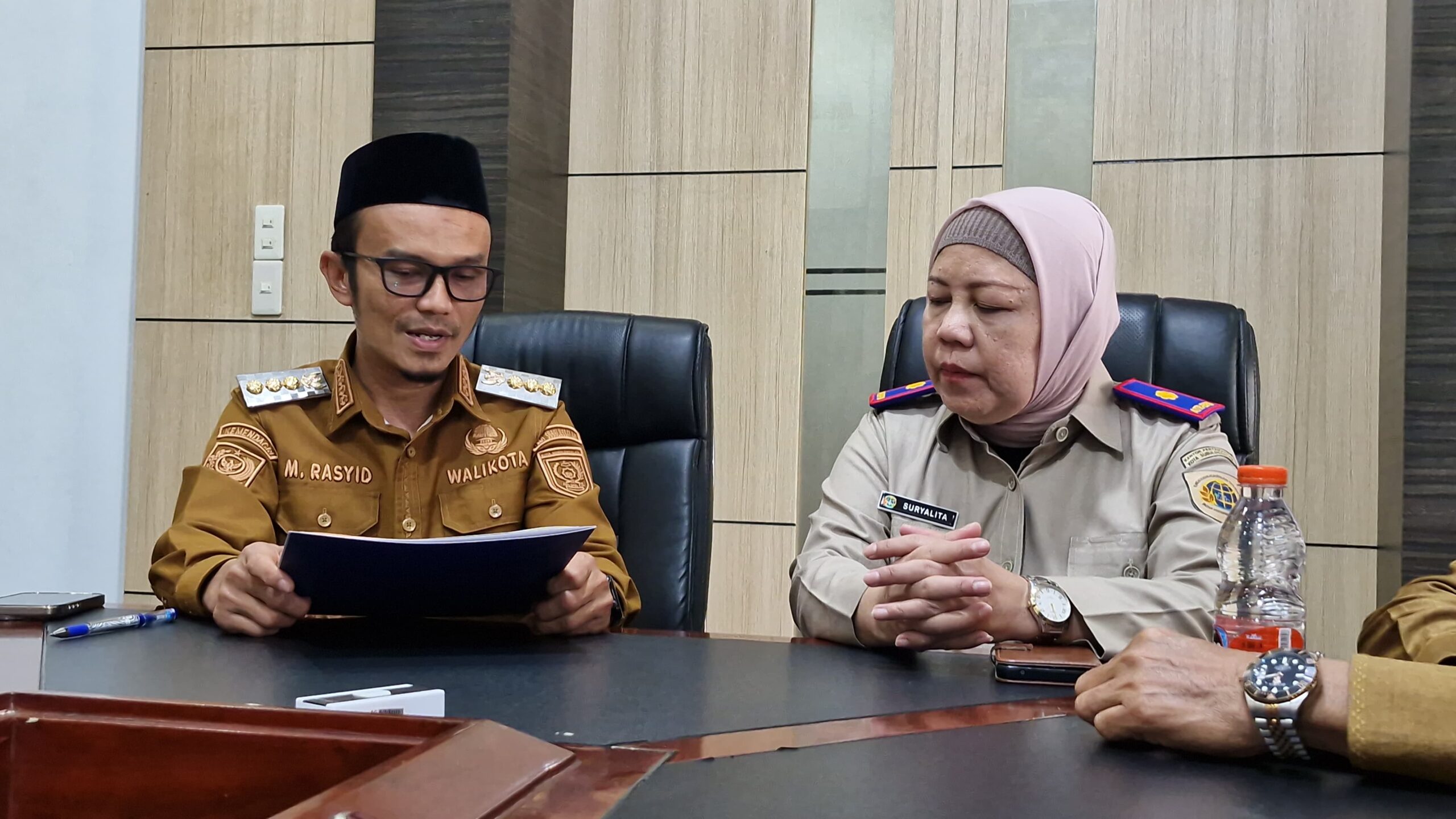 Wali Kota Subulussalam Terima Sertifikat Tanah SR