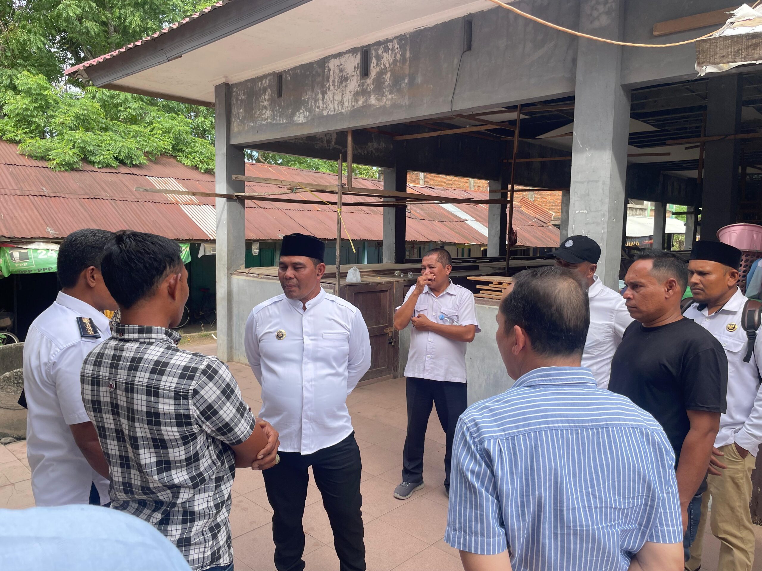 Bupati Aceh Besar Tinjau Pasar Lambaro Angan Dan Bangunan Sekolah Terbengkalai